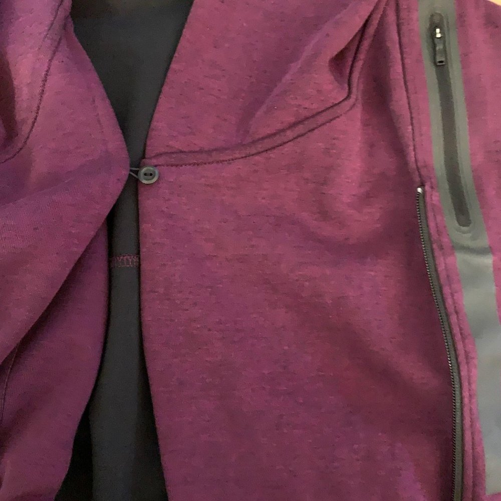 Nike Tech Fleece Women’s Vest Hoodie Rare Plum Sm. - Picture 4 of 12